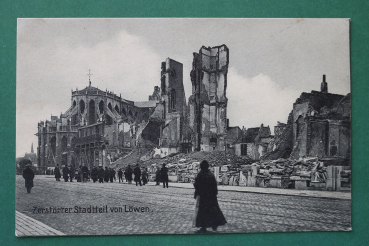 Ansichtskarte AK Löwen Leuven 1915 zerstörter Stadtteil Kirche Ruinen Zivilisten Ortsansicht Belgien Belgique Belgie